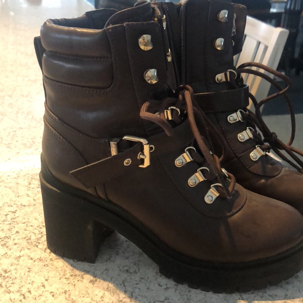 Guess boots